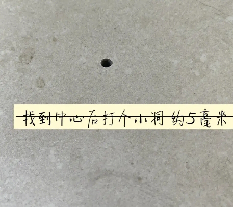 青岛市瓷砖空鼓维修公司专业解答在瓷砖铺贴过程中，如果砂料搅拌不均匀，将会带来以下问题