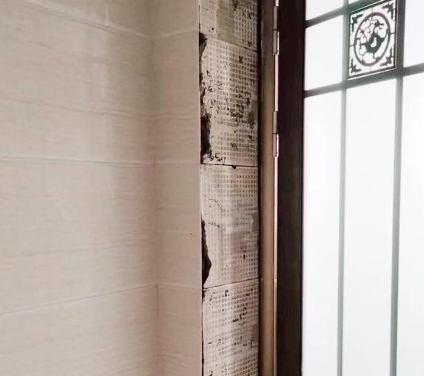 青岛市瓷砖空鼓免砸砖维修公司分享吸水砖泡水时间不够或过长都会对瓷砖铺贴效果产生影响